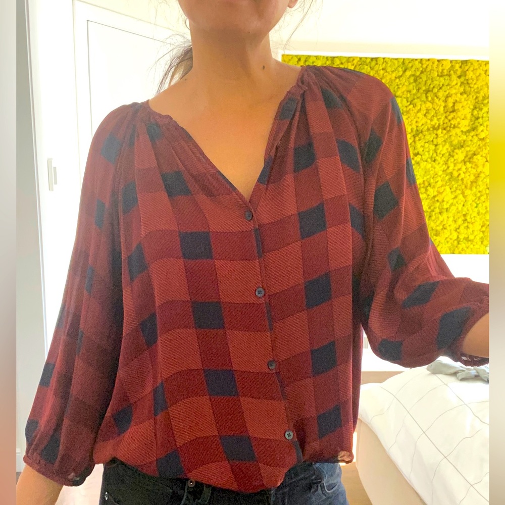 Gorgeous 100% silk maroon plaid blouse w quarter length sleeves Tucker NYC